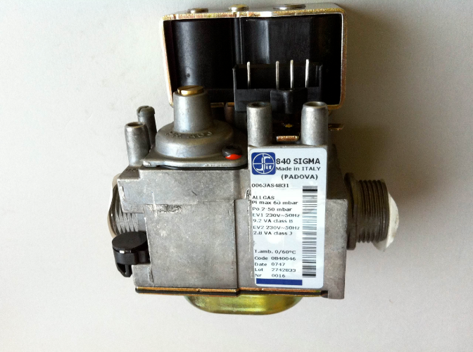 Фото Газовый клапан для газовой колонки Ariston Micro System - 65102348 geizer.com.ua